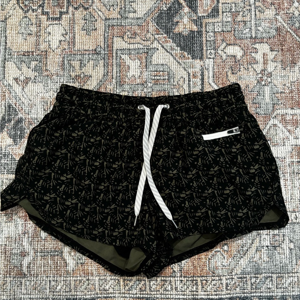 Vuori lined shorts